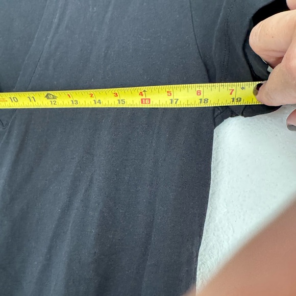 Balmain: 2 Men’s Large V Neck Tshirt - Picture 6 of 6